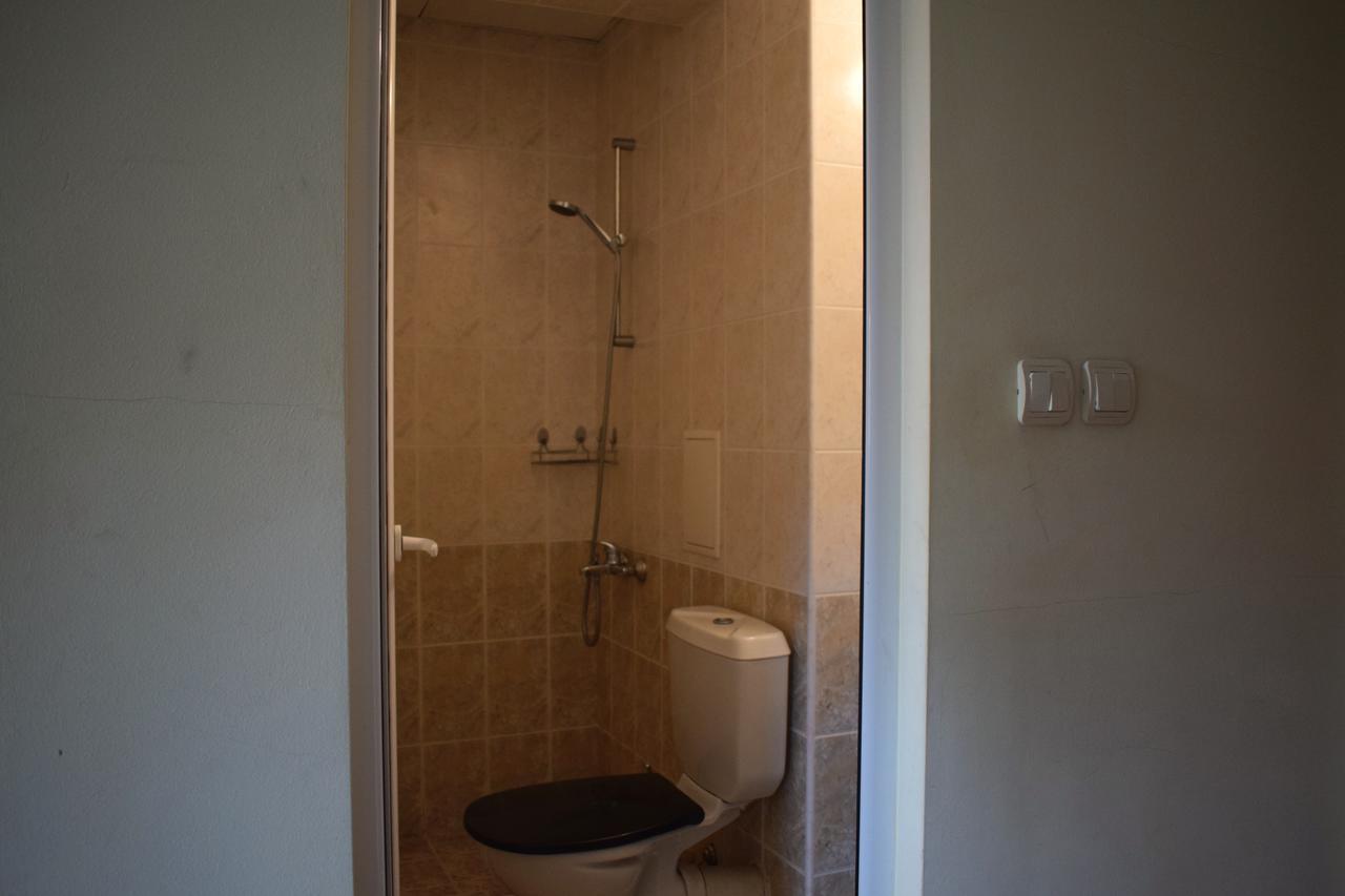 בנקיה Hotel Jeravna מראה חיצוני תמונה
