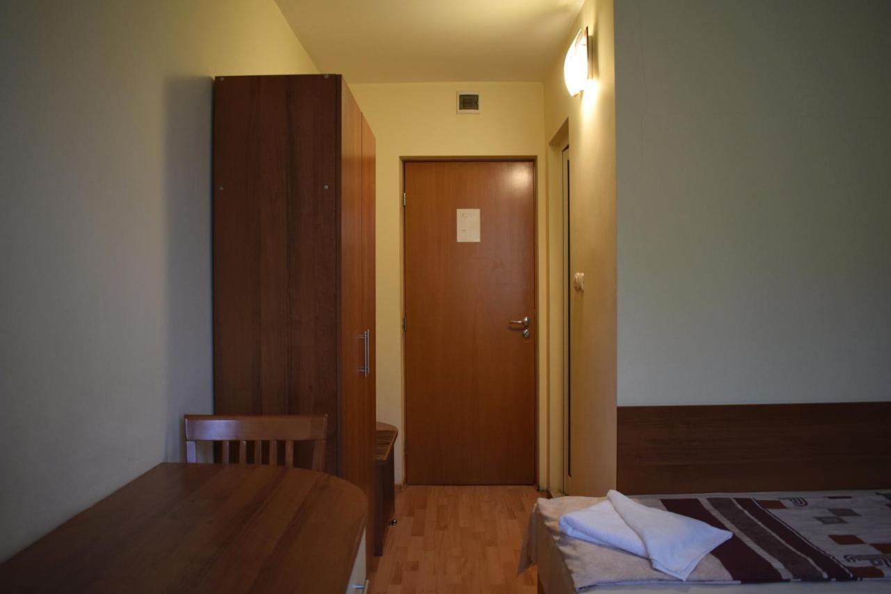 בנקיה Hotel Jeravna מראה חיצוני תמונה