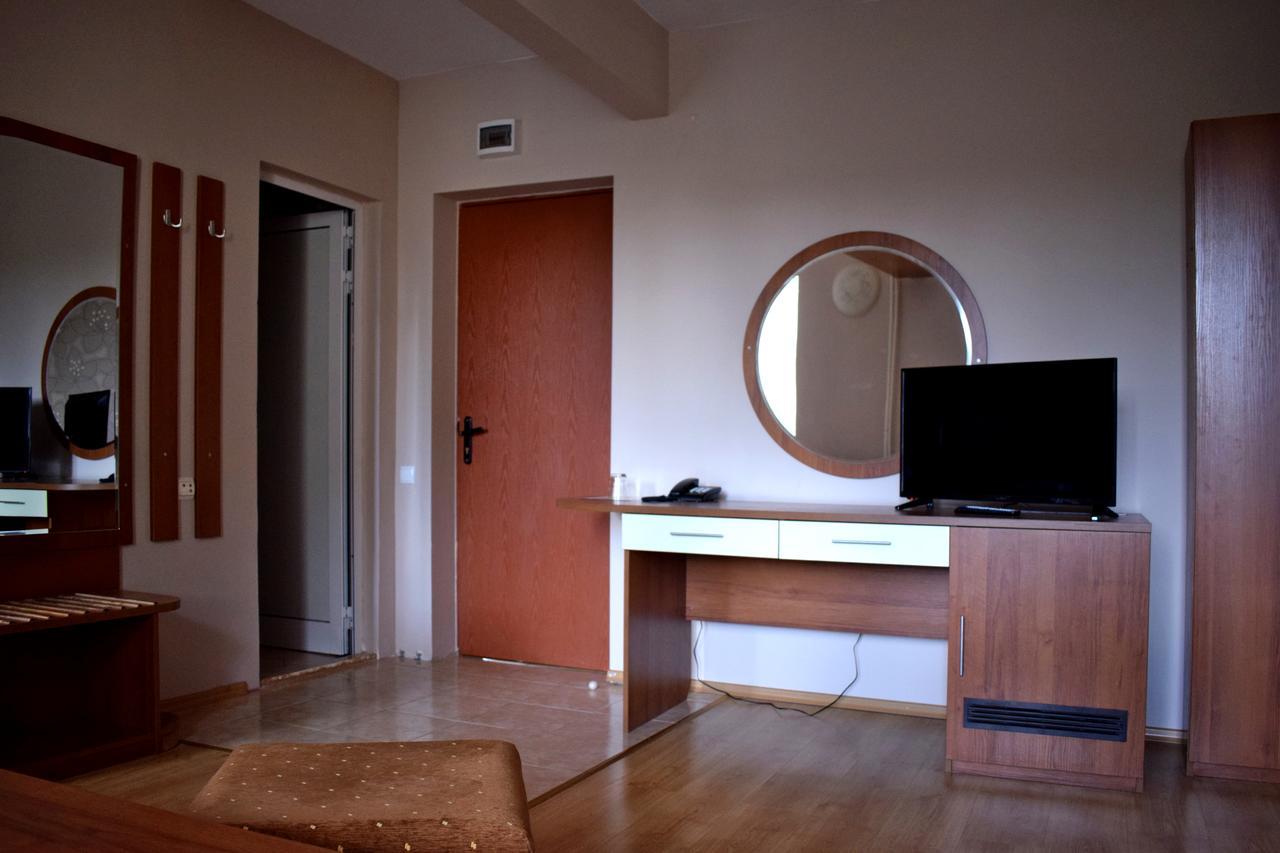 בנקיה Hotel Jeravna מראה חיצוני תמונה