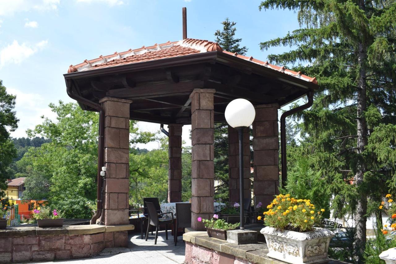 בנקיה Hotel Jeravna מראה חיצוני תמונה