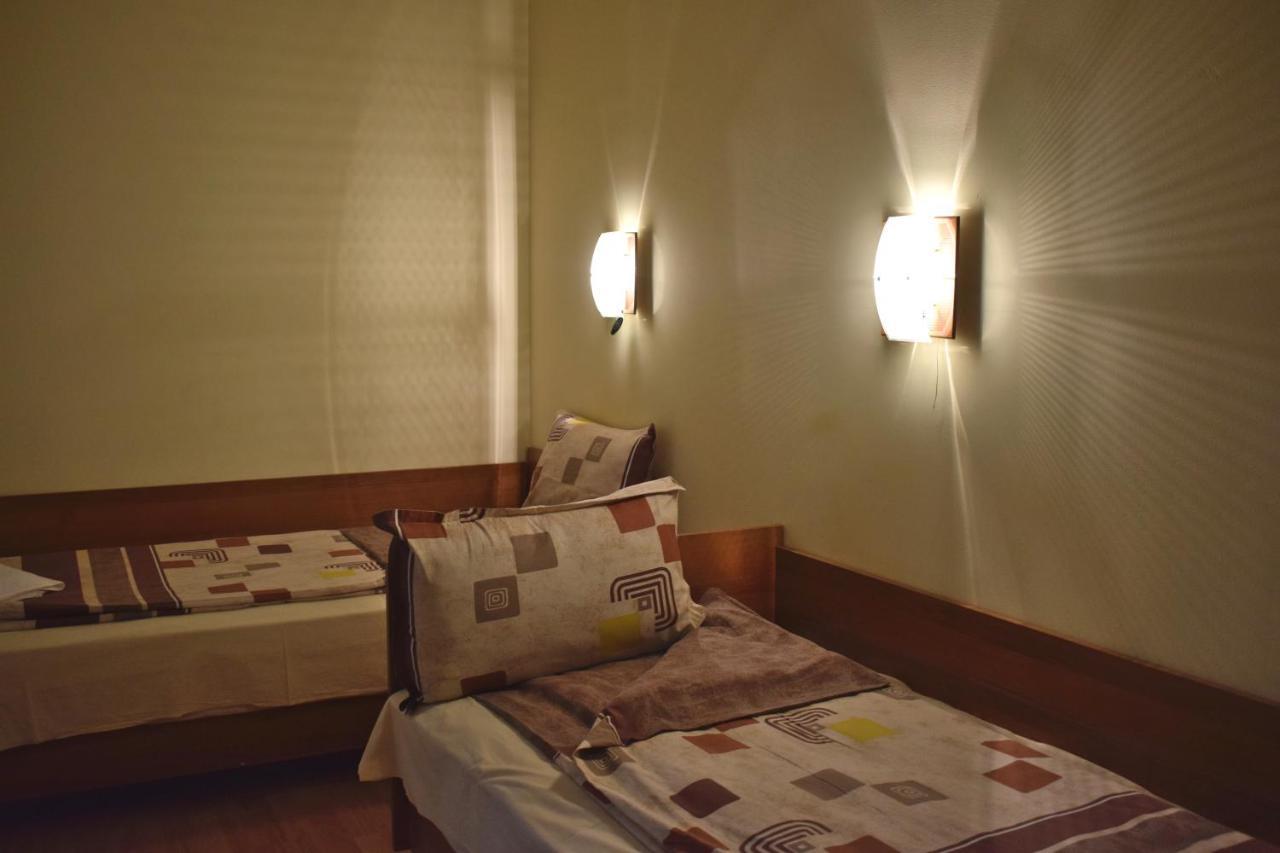 בנקיה Hotel Jeravna מראה חיצוני תמונה