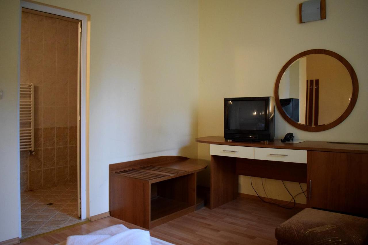 בנקיה Hotel Jeravna מראה חיצוני תמונה