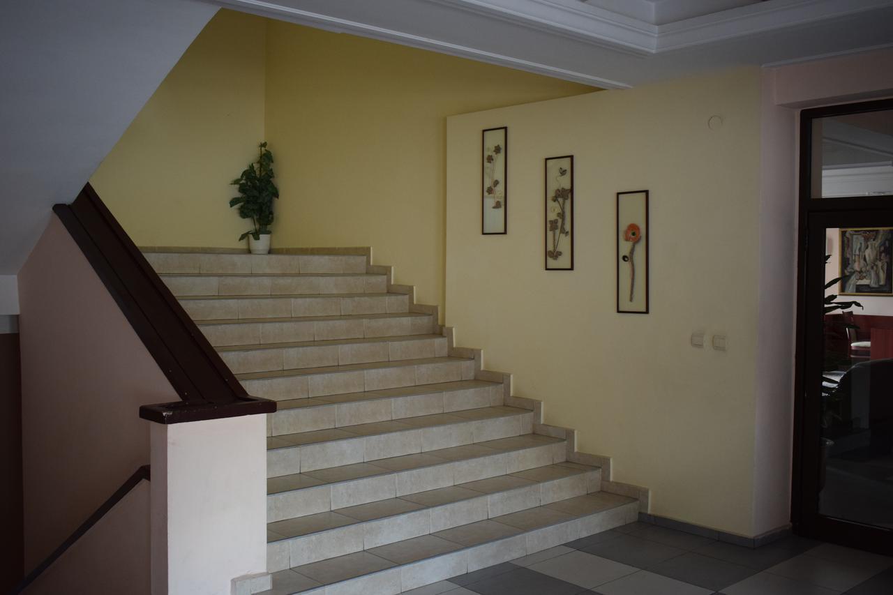בנקיה Hotel Jeravna מראה חיצוני תמונה