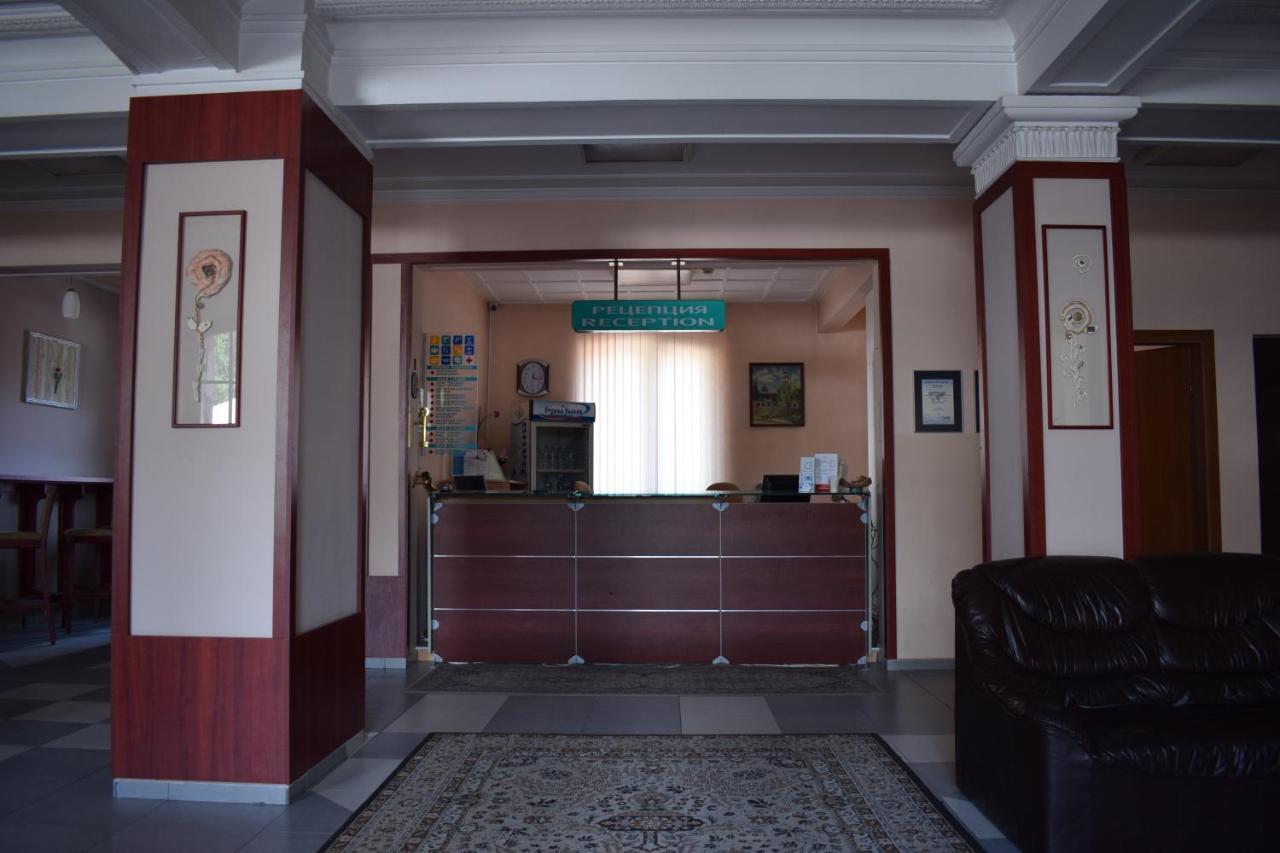 בנקיה Hotel Jeravna מראה חיצוני תמונה