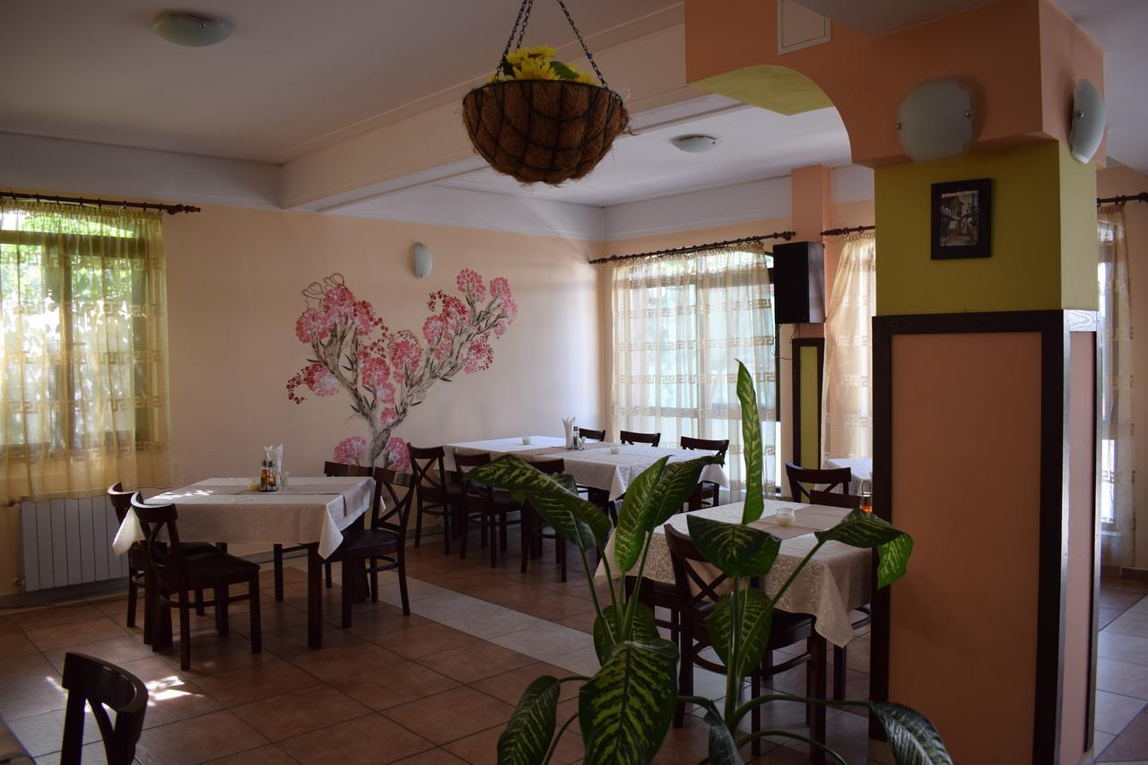 בנקיה Hotel Jeravna מראה חיצוני תמונה