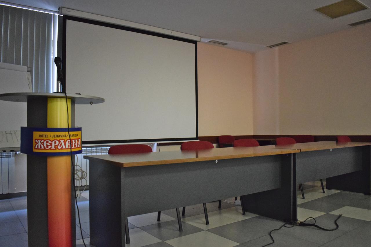 בנקיה Hotel Jeravna מראה חיצוני תמונה